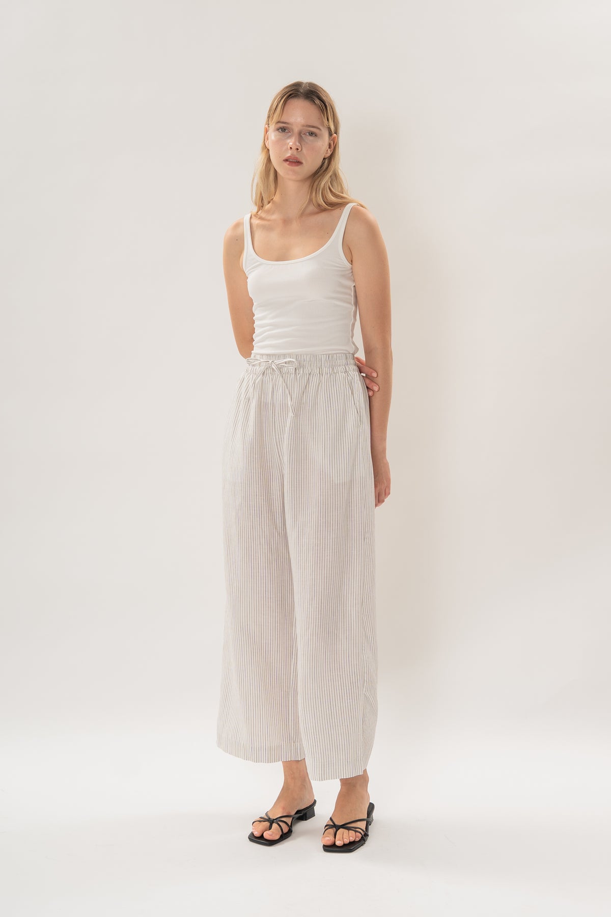 Petite Linen Relaxed Straight-Leg Pants in White Stripes