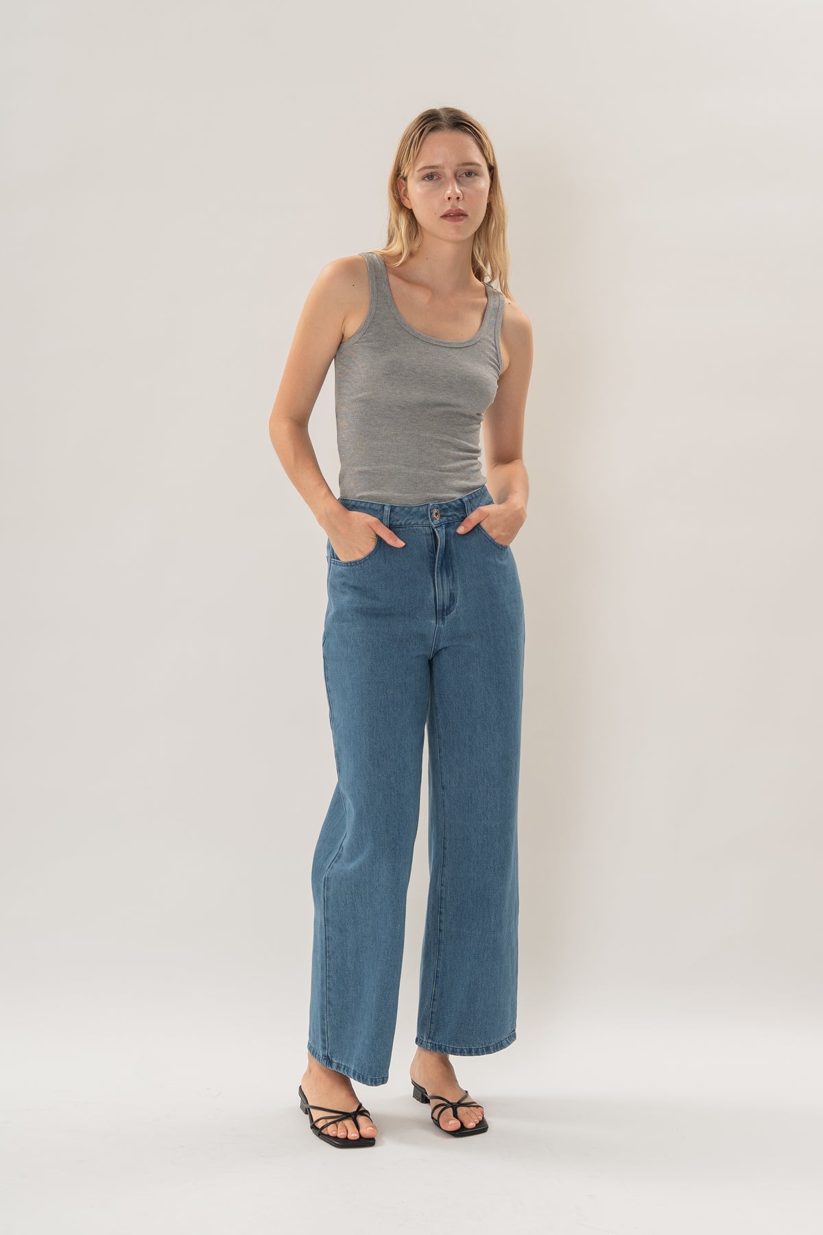 Studios Classic Straight Cut Jeans in Mid Blue Wash