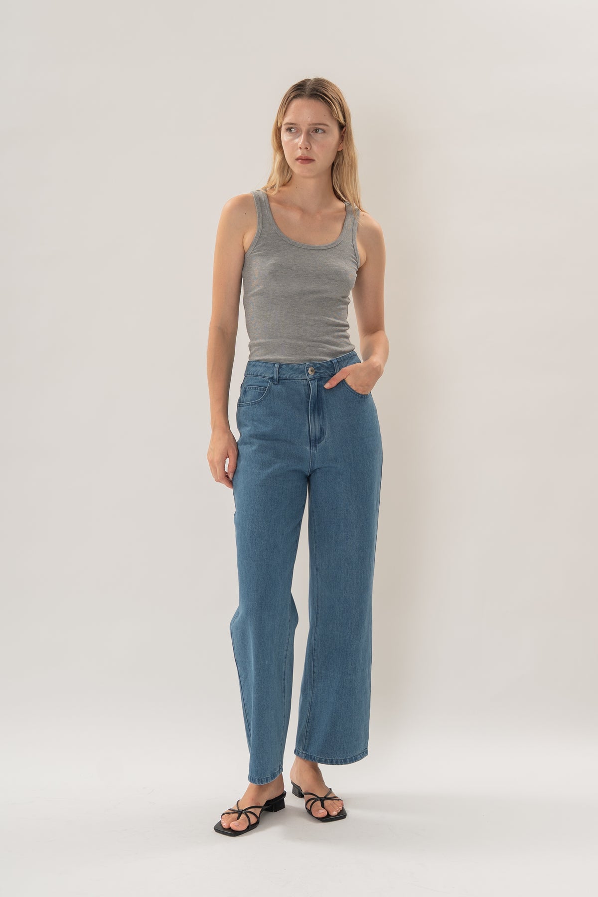 Studios Classic Straight Cut Jeans in Mid Blue Wash