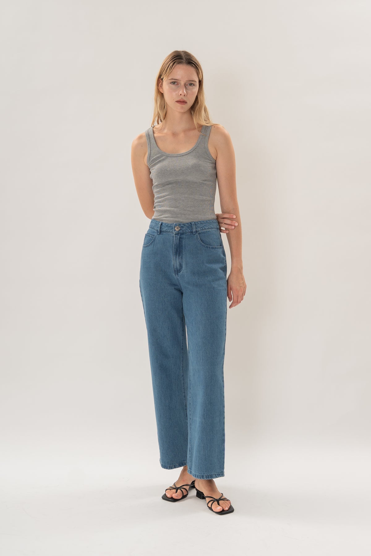 Studios Classic Straight Cut Jeans in Mid Blue Wash