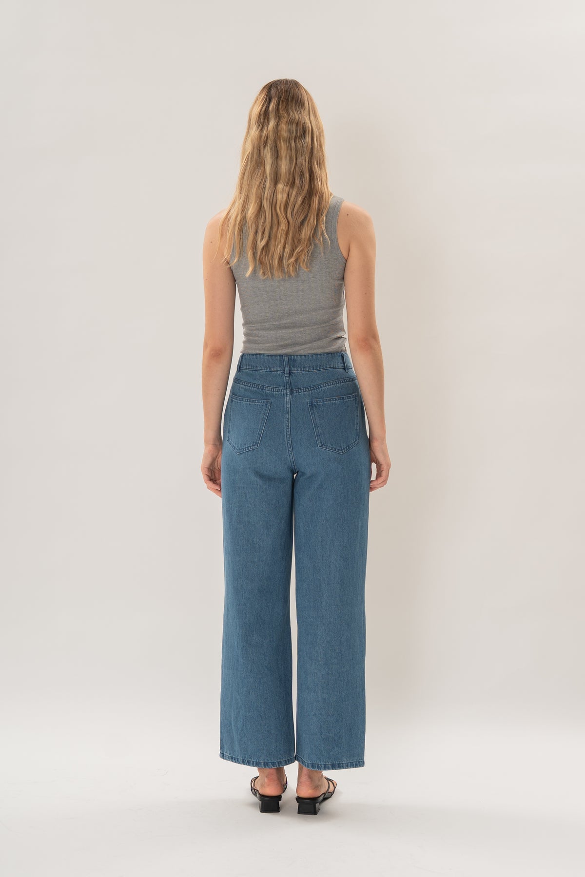 Studios Classic Straight Cut Jeans in Mid Blue Wash