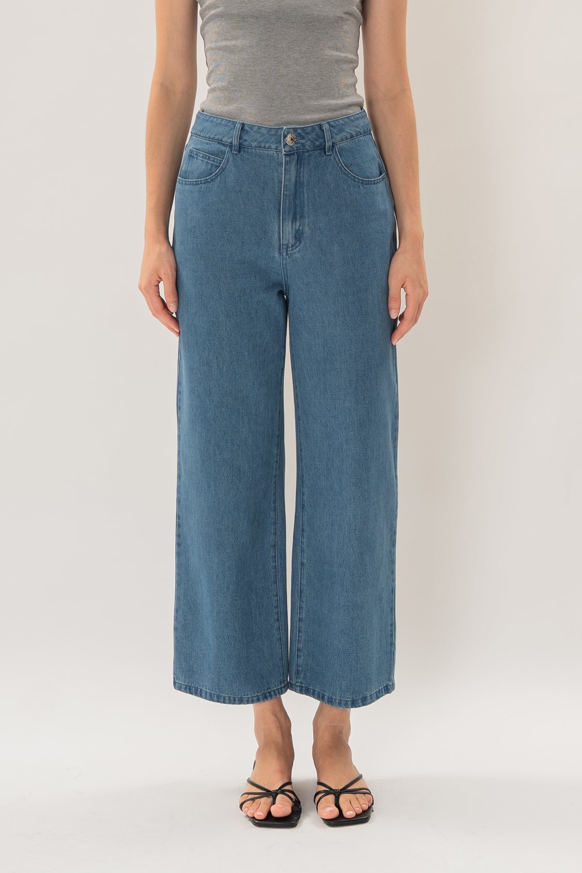 Petite Studios Classic Straight Cut Jeans in Mid Blue Wash