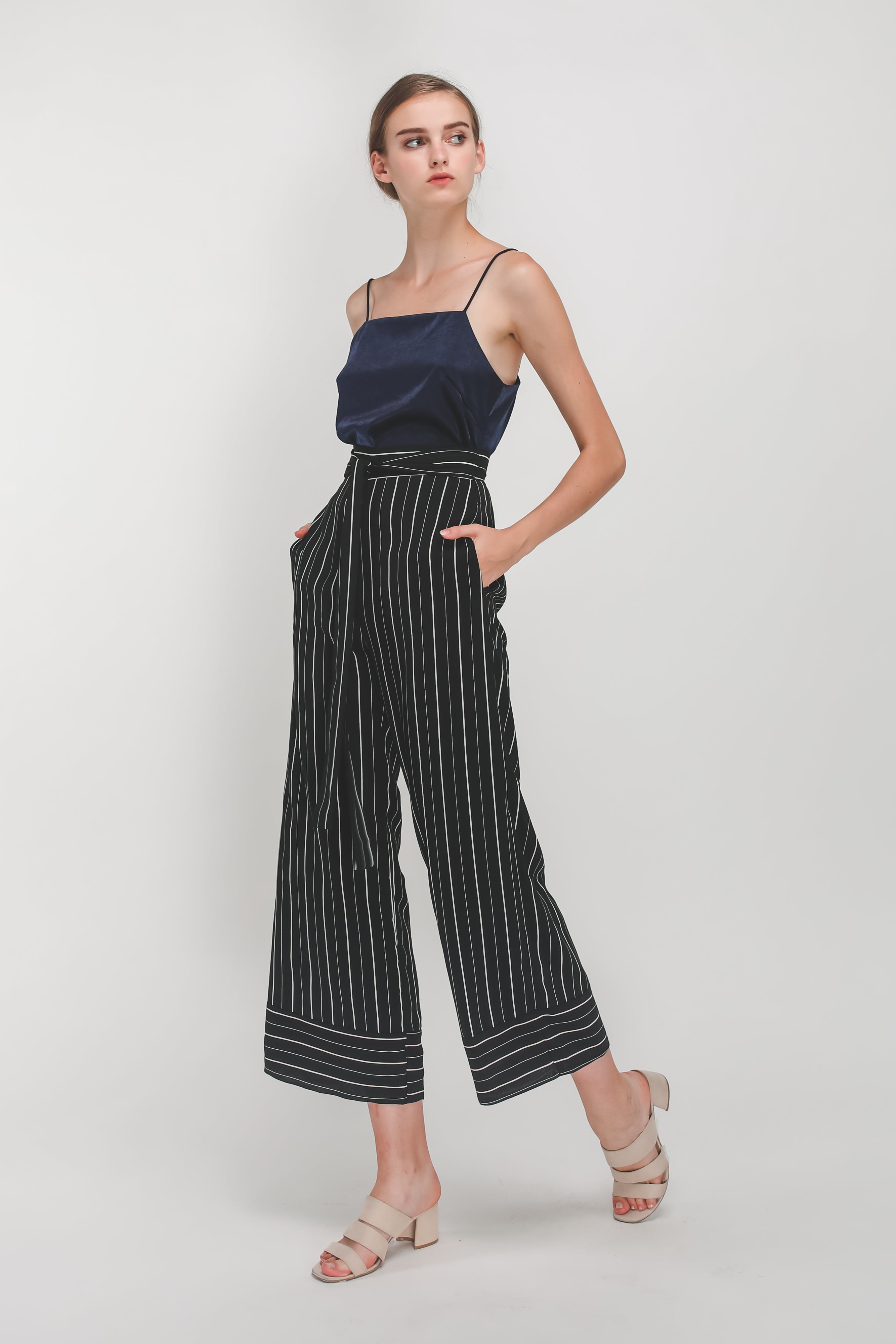 Knotted Wide Legged Pants In Black/White Stripes