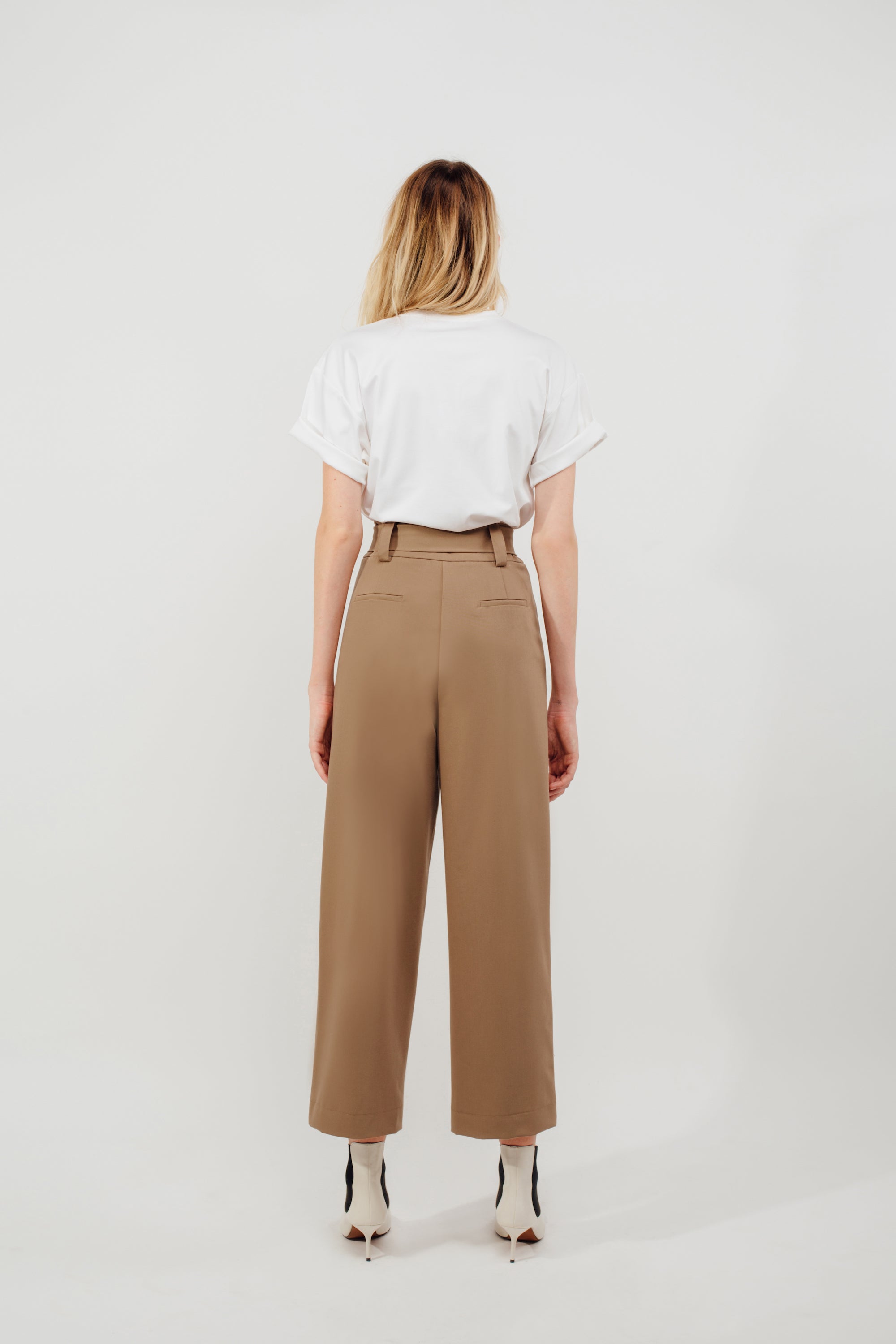 Belted Straight Legged Trousers In Camel