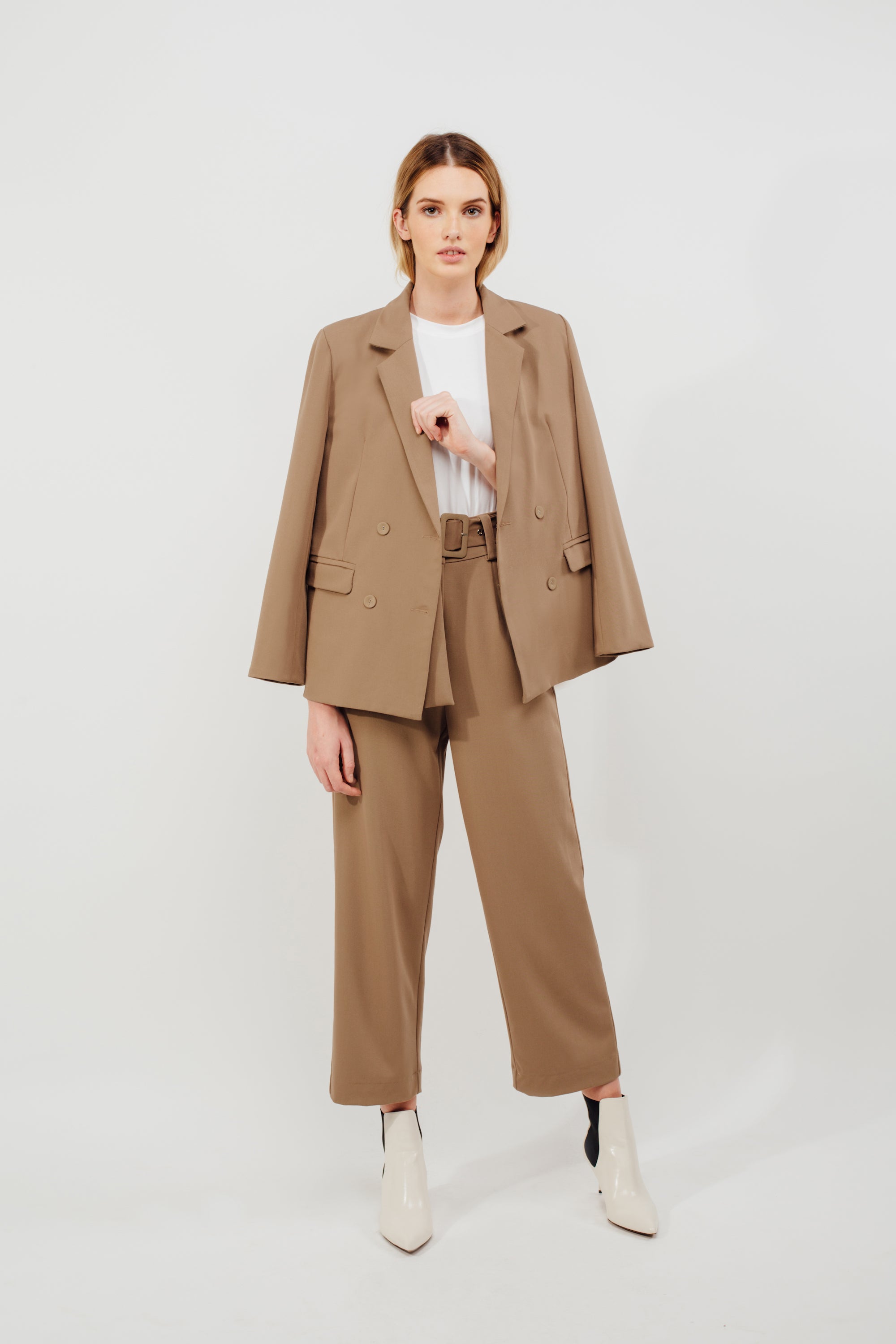 Classic Relaxed Fit Blazer in Camel