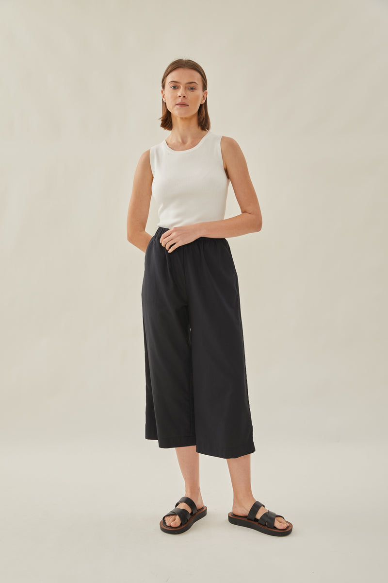 Cropped Relaxed Waisted Trousers in Black