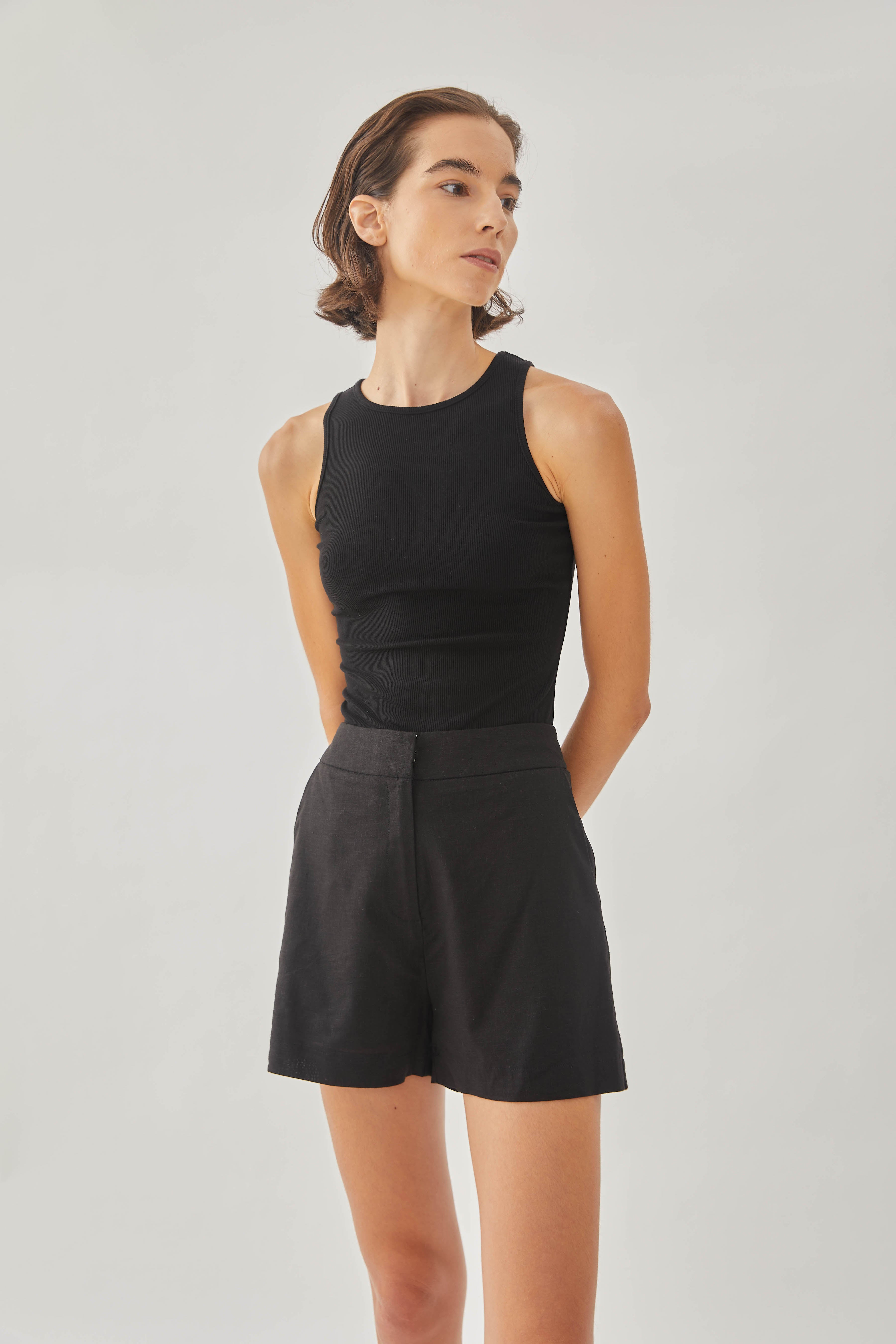 Linen High-waisted Shorts in Black