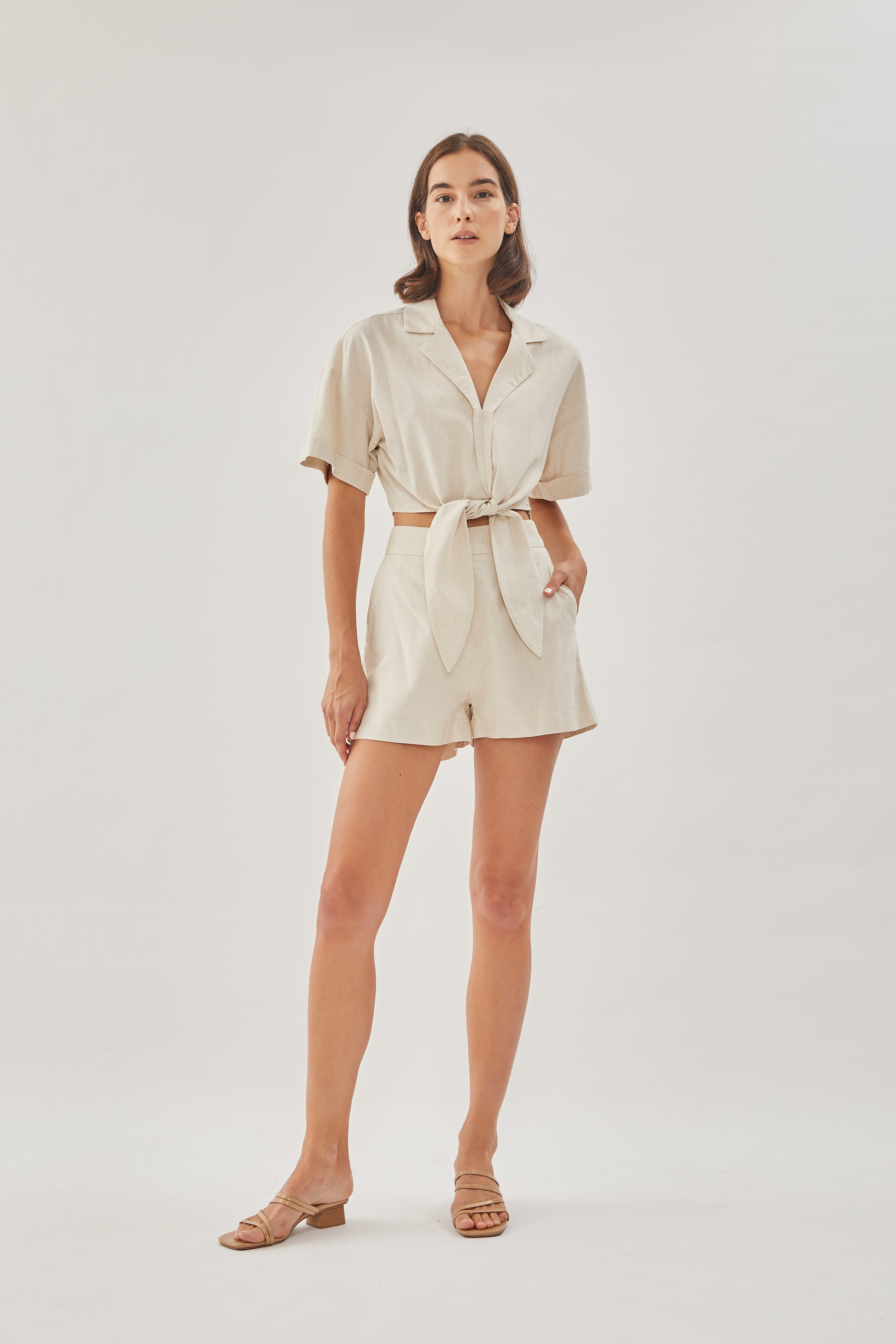 Linen Shorts in Natural
