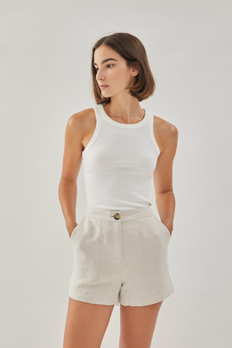Relaxed Linen Shorts in Natural – KLARRA