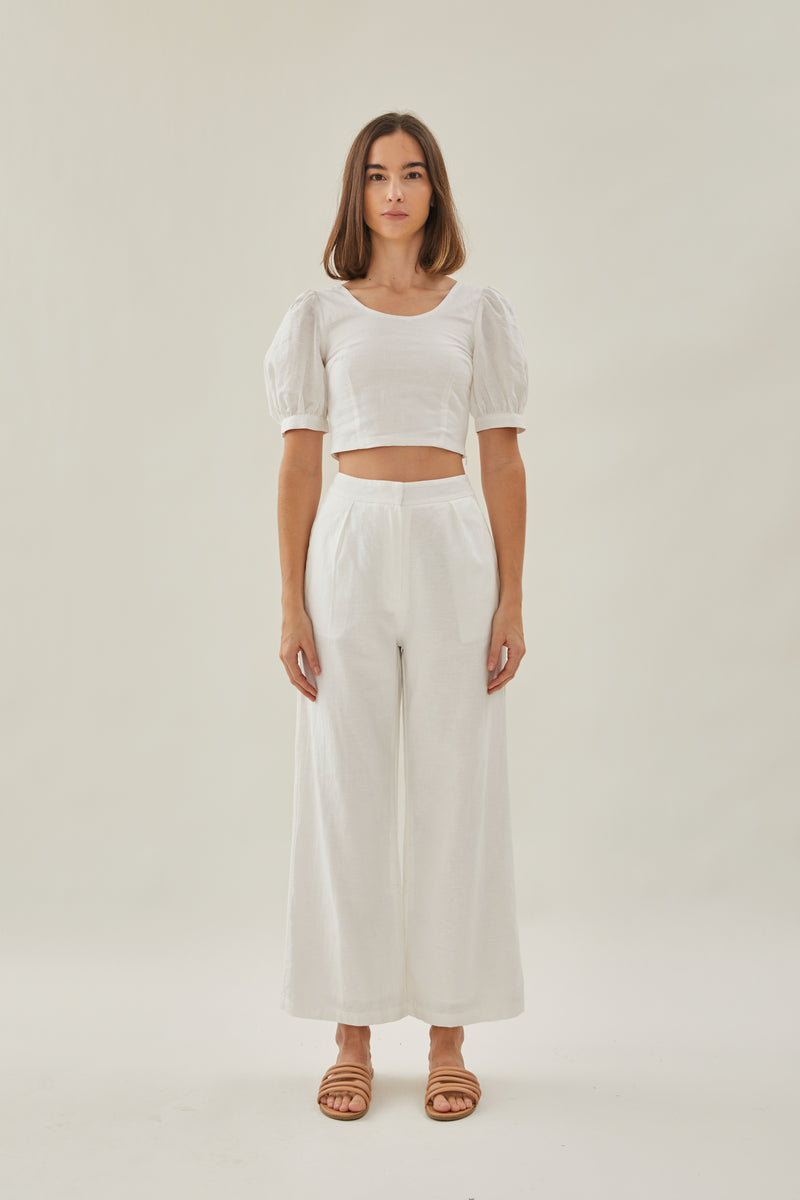 Cropped Puffed Sleeved Top in White