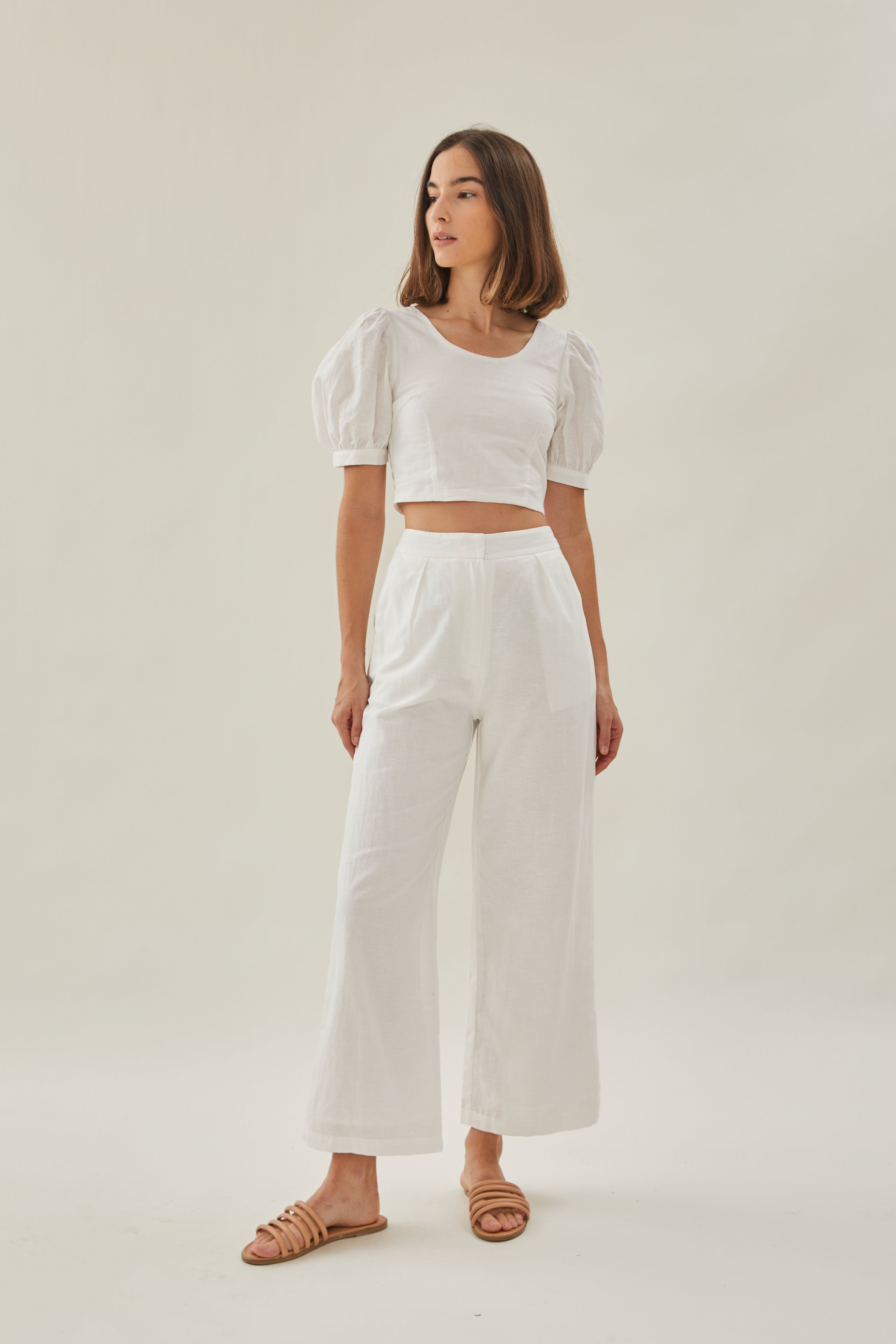 Cropped Puffed Sleeved Top in White