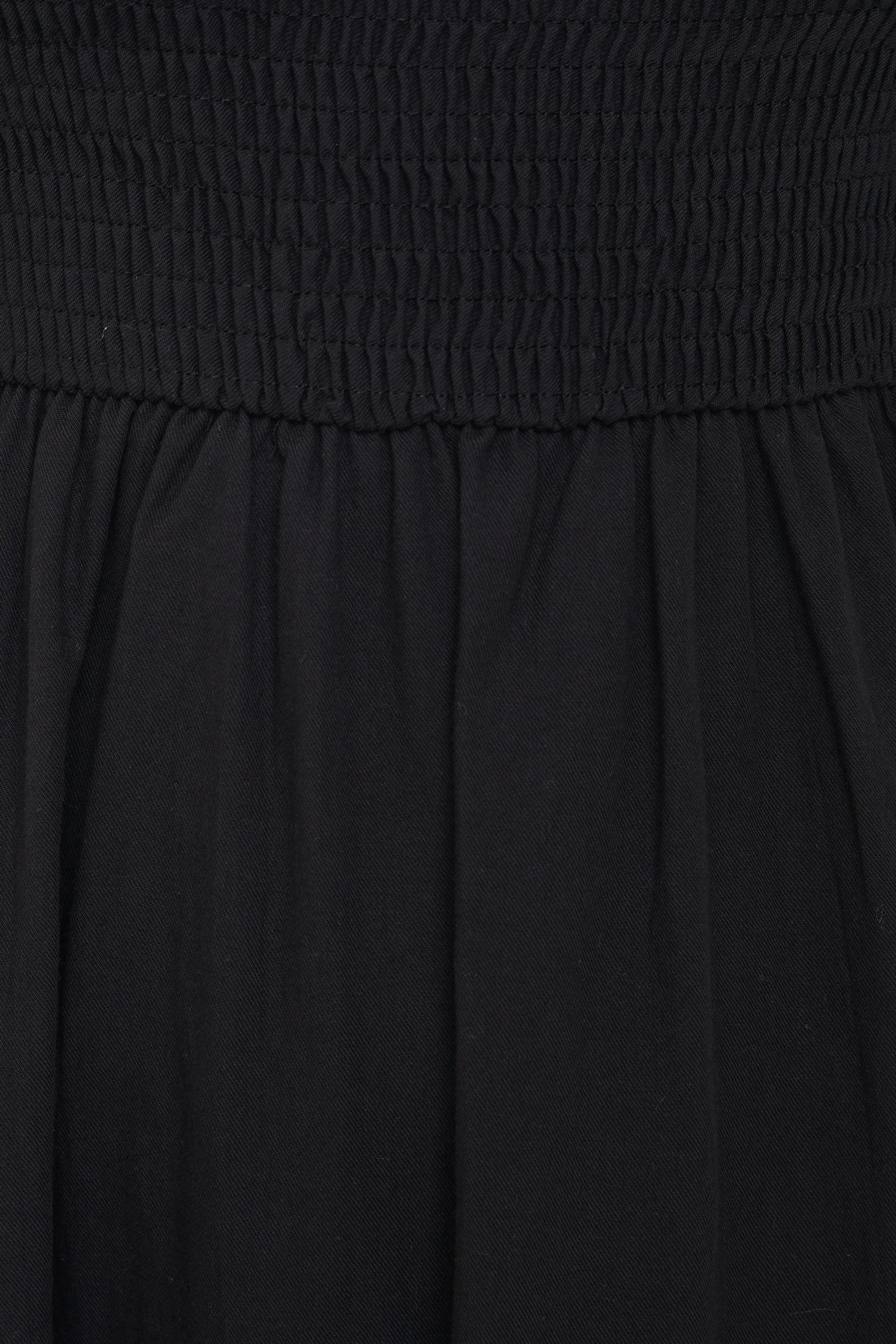 Puffed Sleeved Shirred Midi Dress in Black