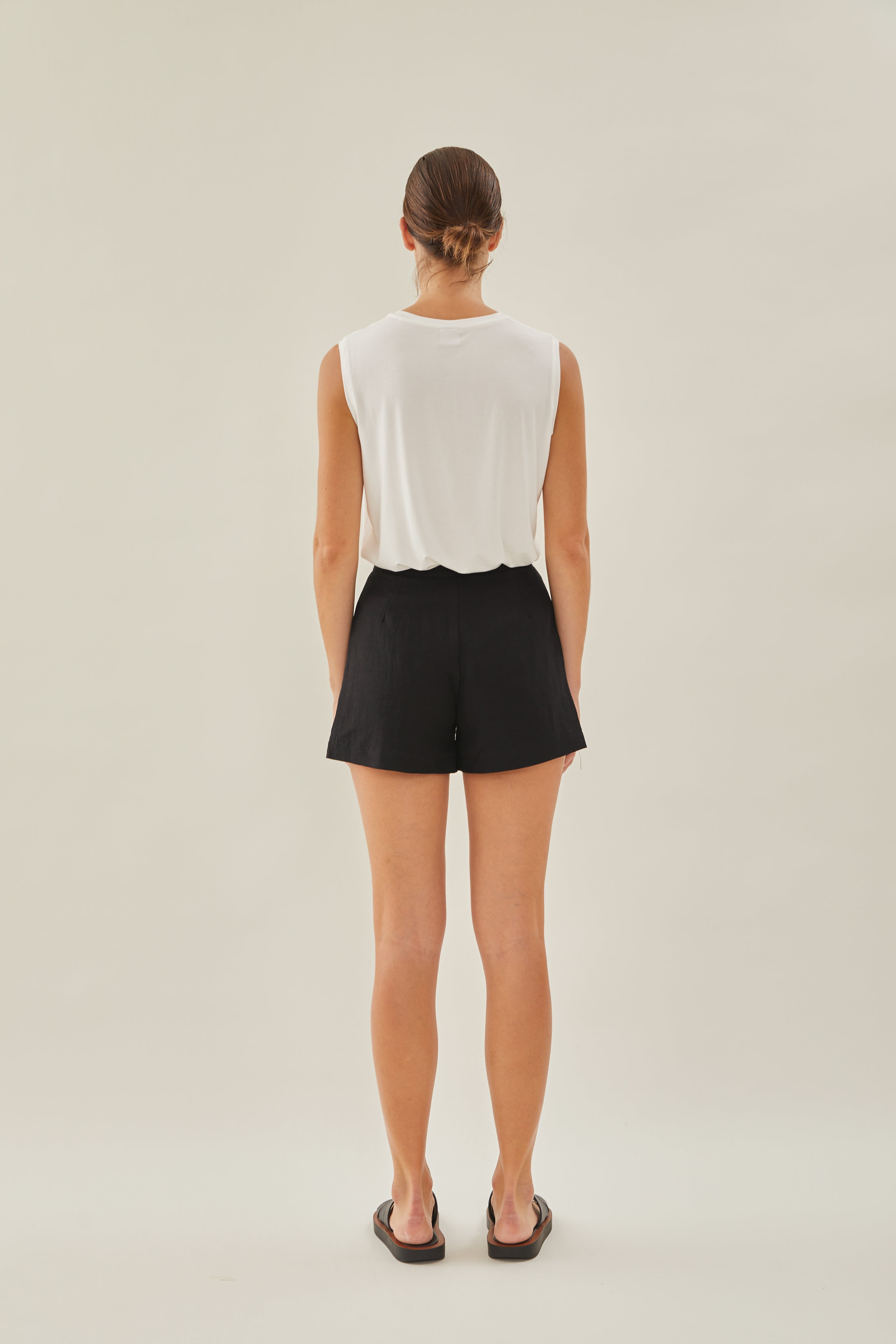 Relaxed Linen Shorts in Black