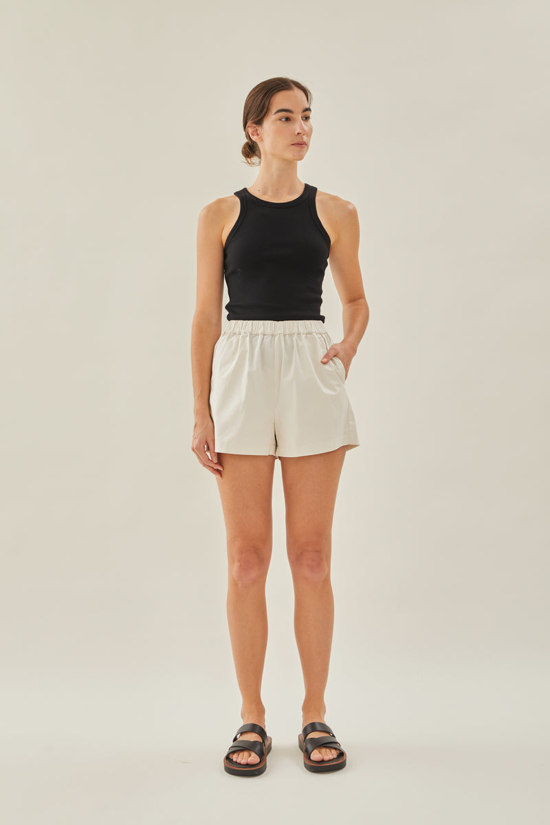 STUDIOS Relaxed Shorts in Chalk
