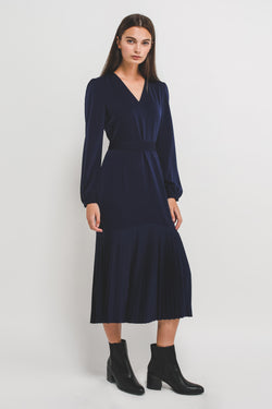 Sleeved V-Neck Midi Dress W Pleated Hem In Navy