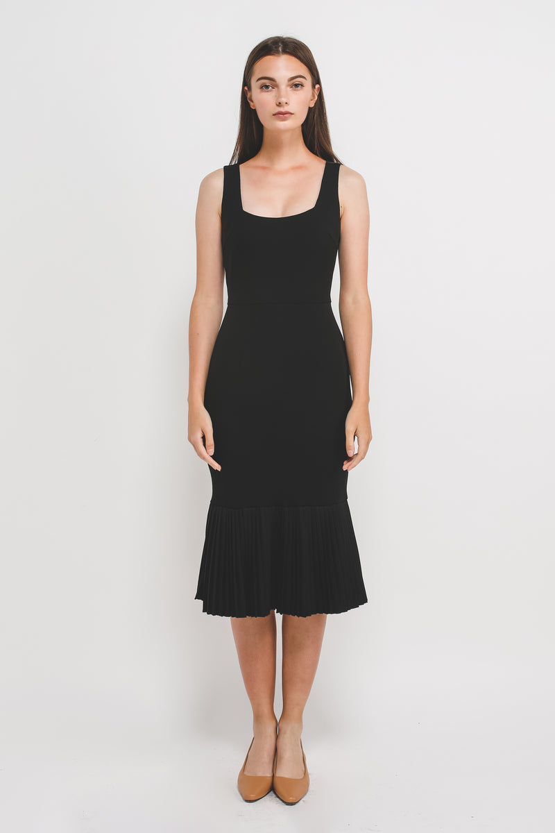 Square Neck knit Midi Dress With Pleated Hem In Black