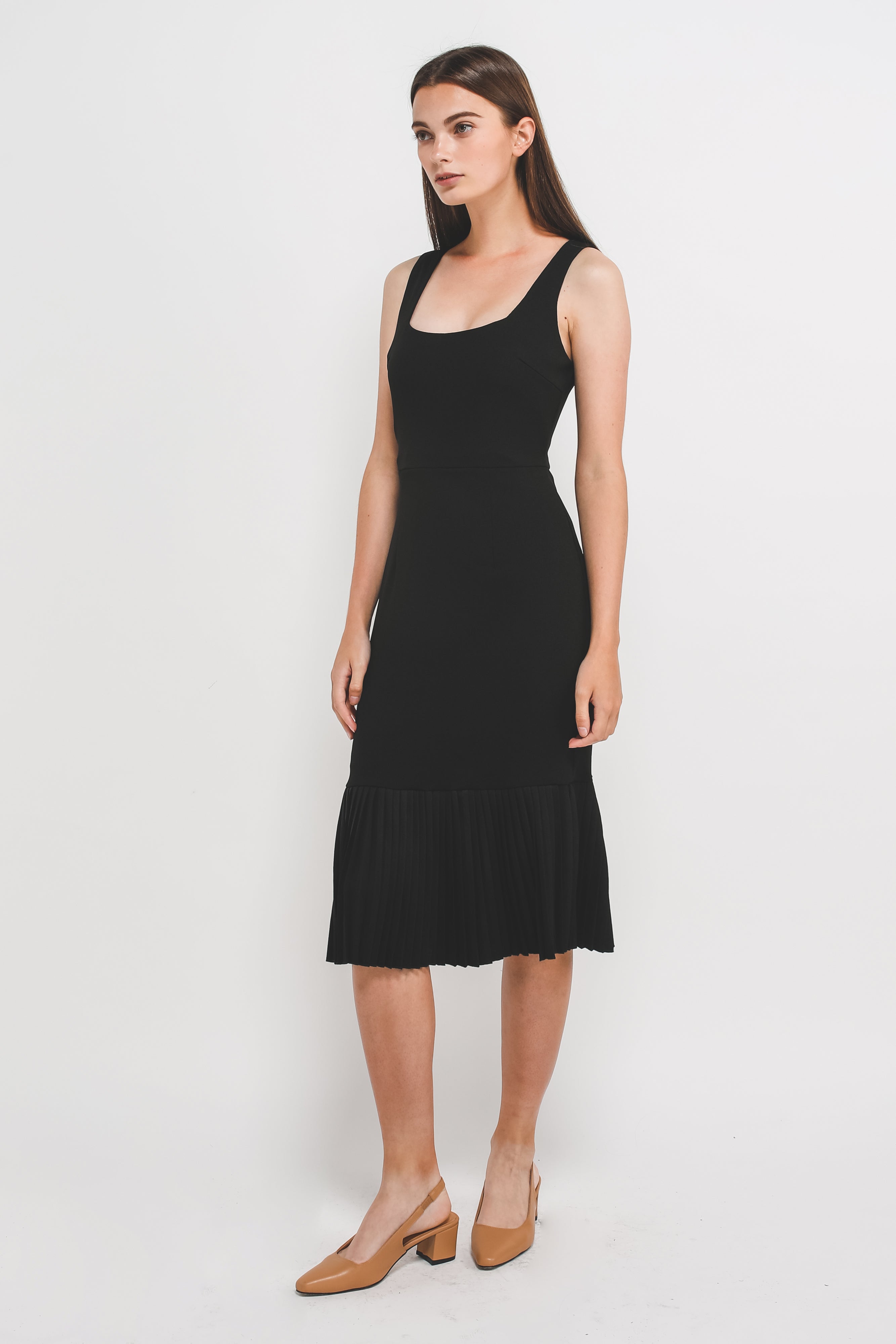 Square Neck knit Midi Dress With Pleated Hem In Black