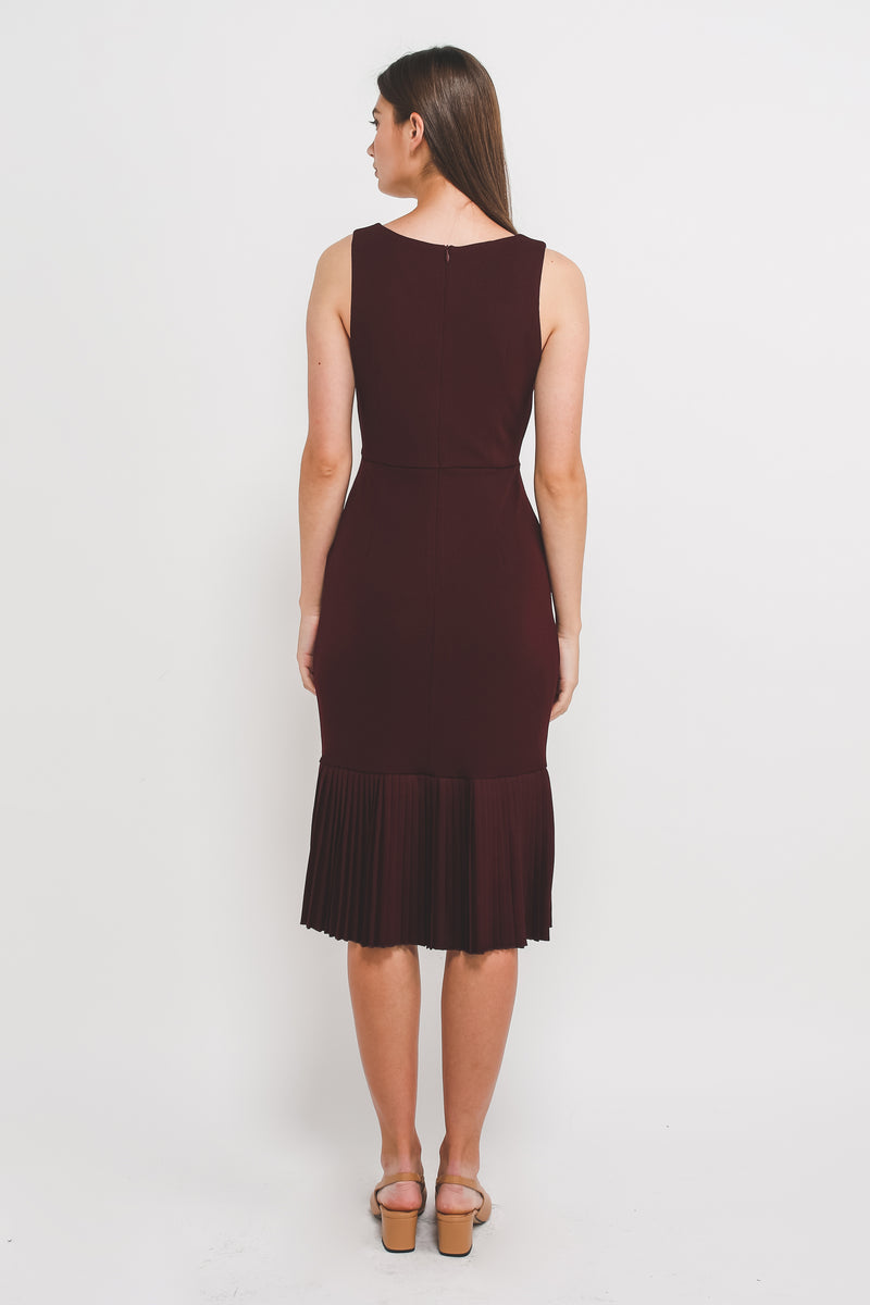 Square Neck knit Midi Dress With Pleated Hem In Maroon