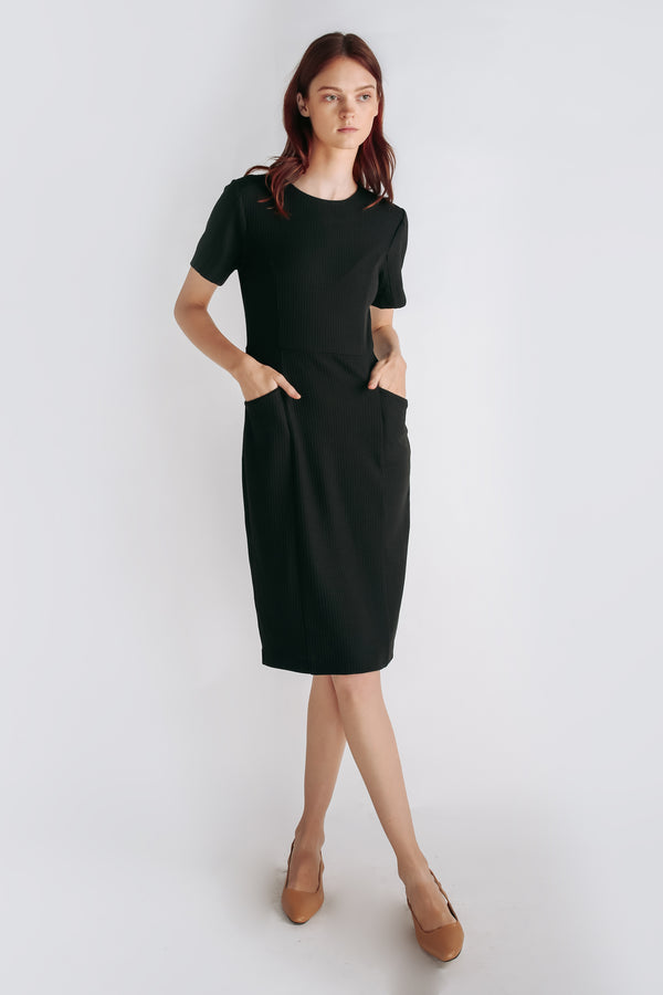 Textured Knit Short Sleeved Dress In Black