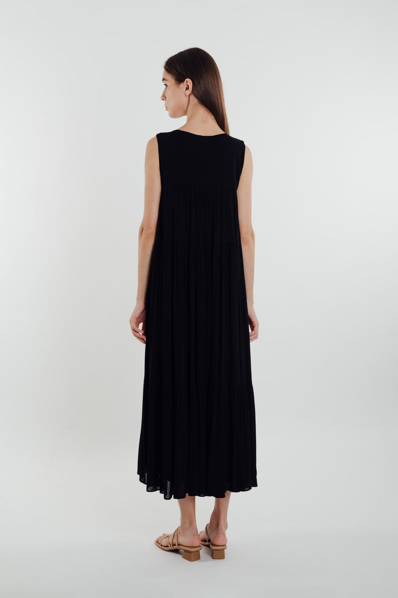 Tiered Textured Maxi Dress in Black