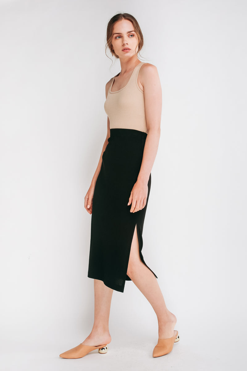Ribbed Knit Straight Skirt In Black