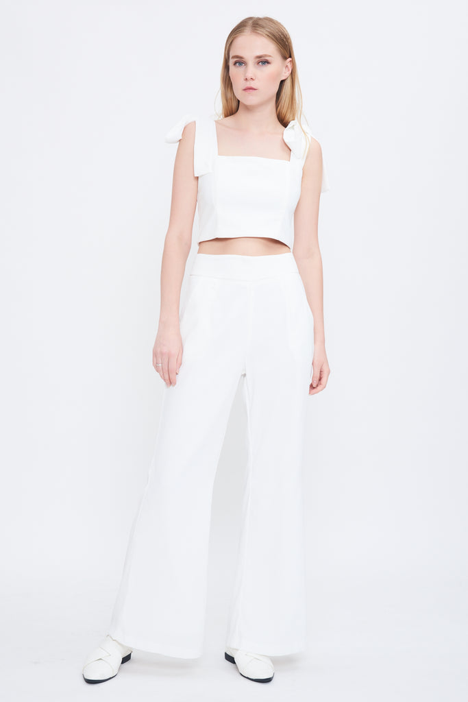 High Waist Flare Trousers In White – KLARRA